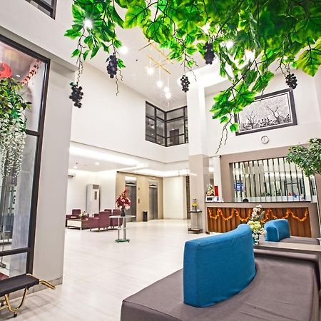 Genio Hotel Manado Exterior photo