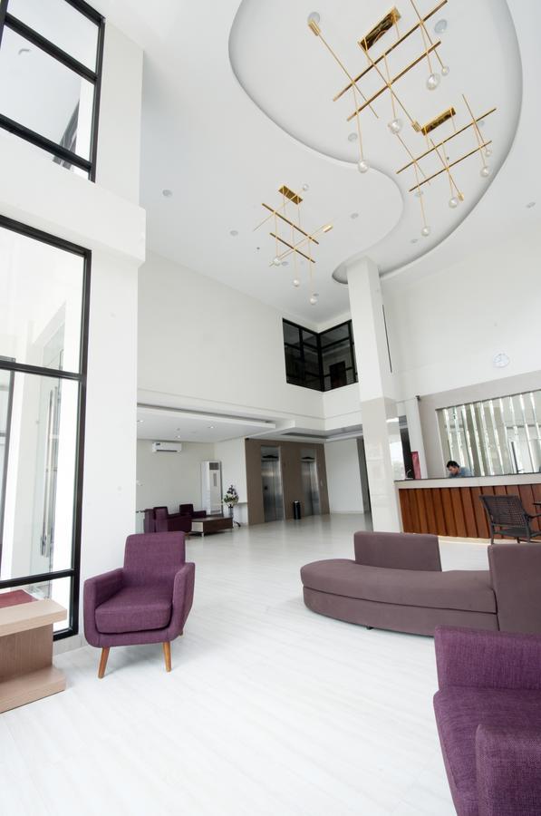 Genio Hotel Manado Exterior photo