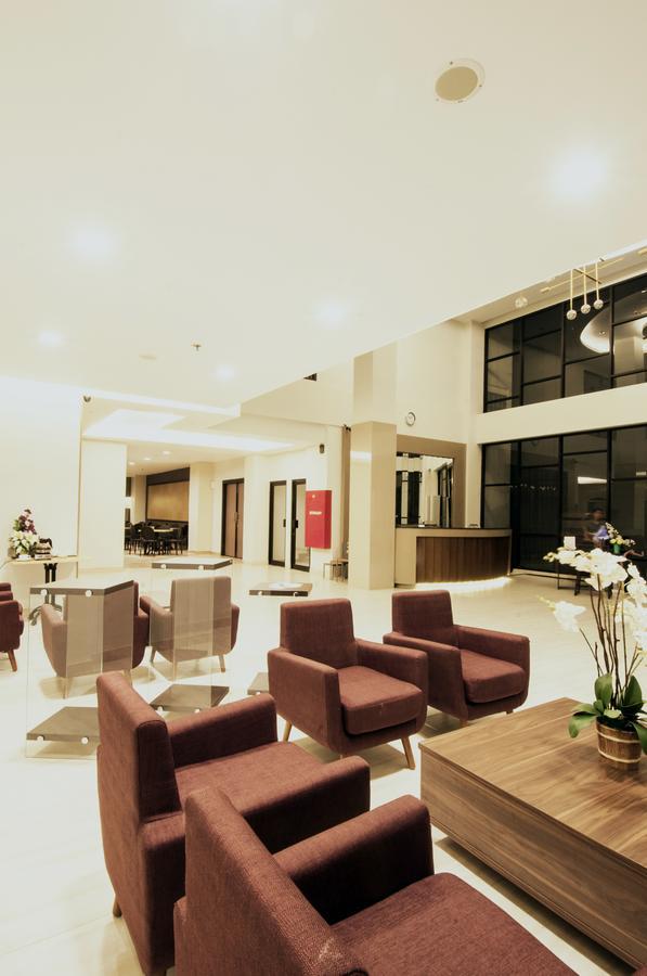 Genio Hotel Manado Exterior photo