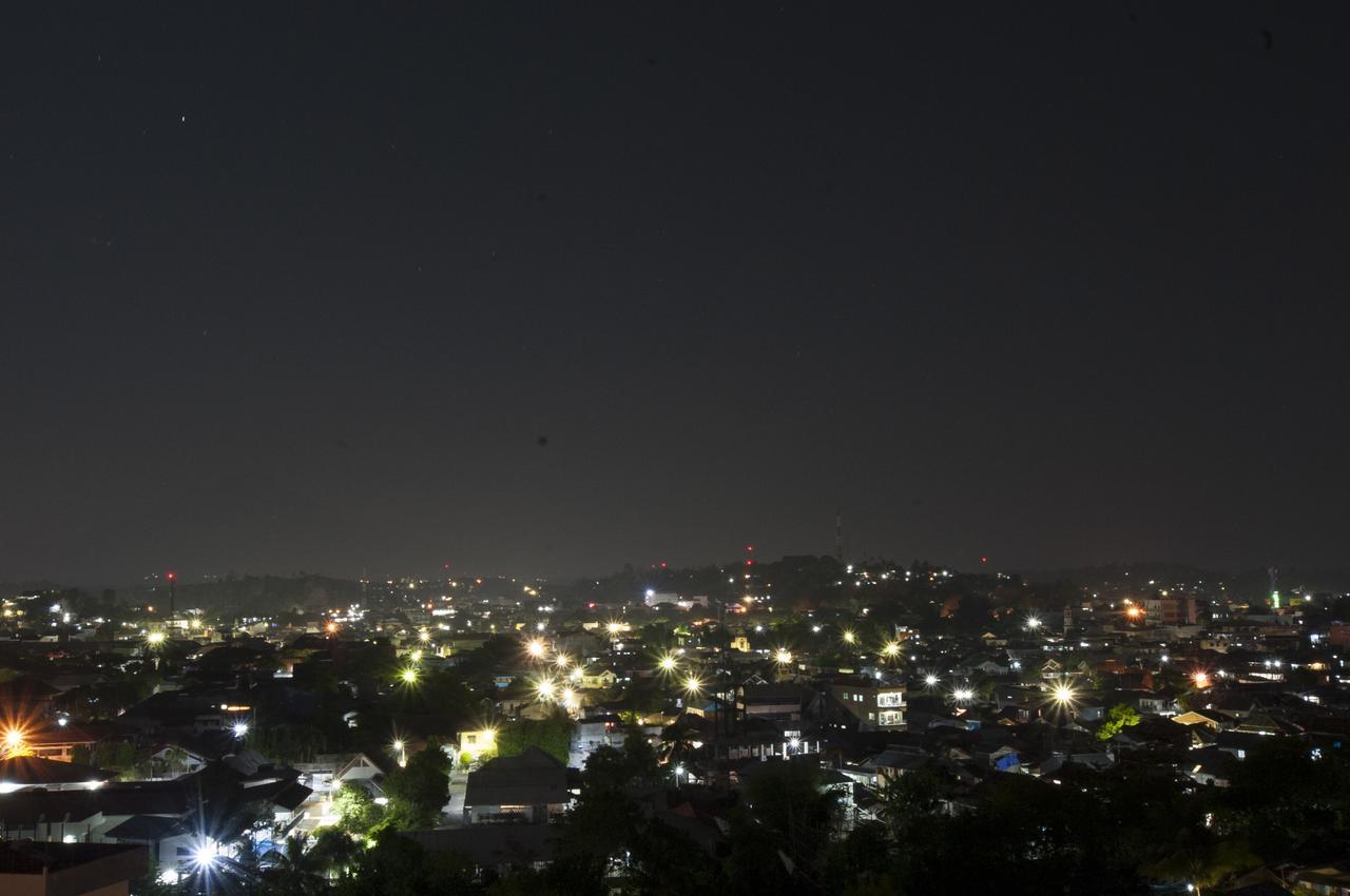 Genio Hotel Manado Exterior photo