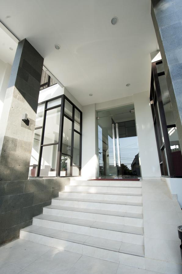 Genio Hotel Manado Exterior photo