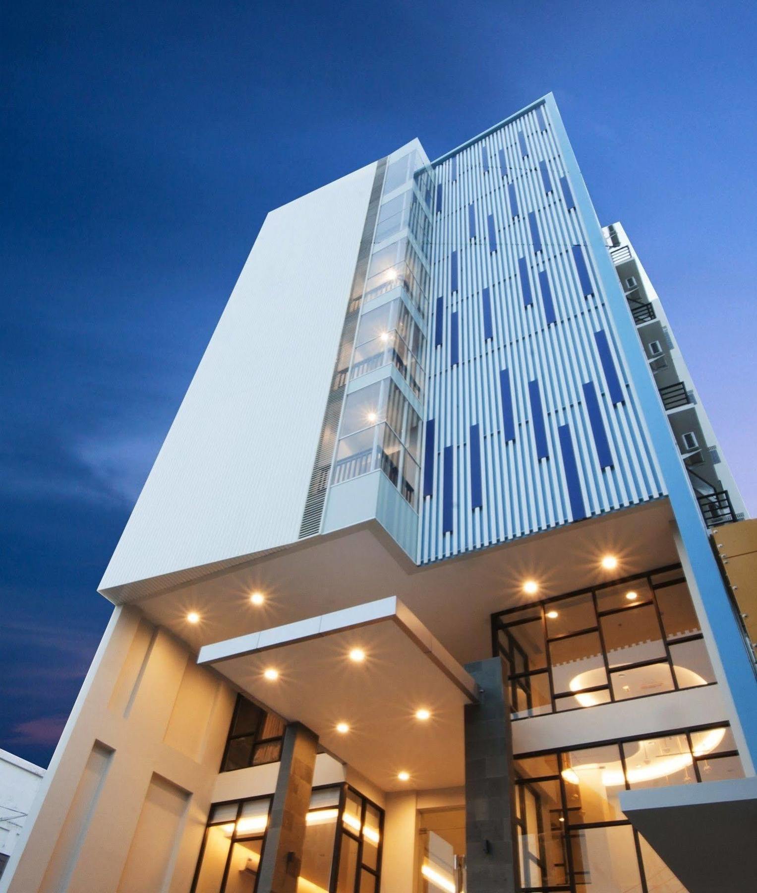Genio Hotel Manado Exterior photo