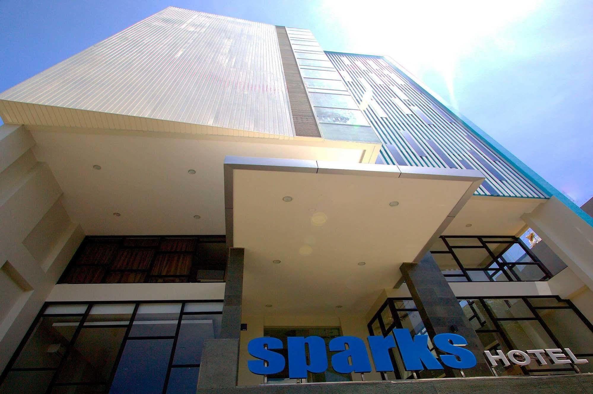 Genio Hotel Manado Exterior photo