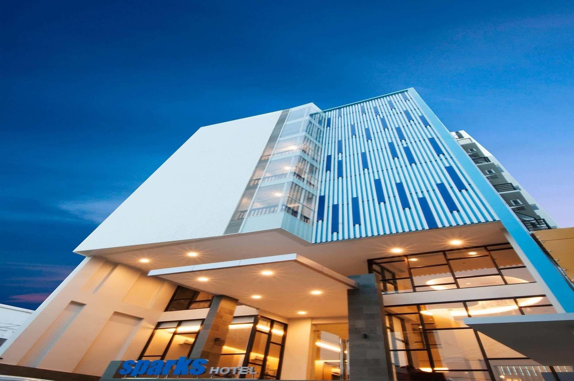 Genio Hotel Manado Exterior photo