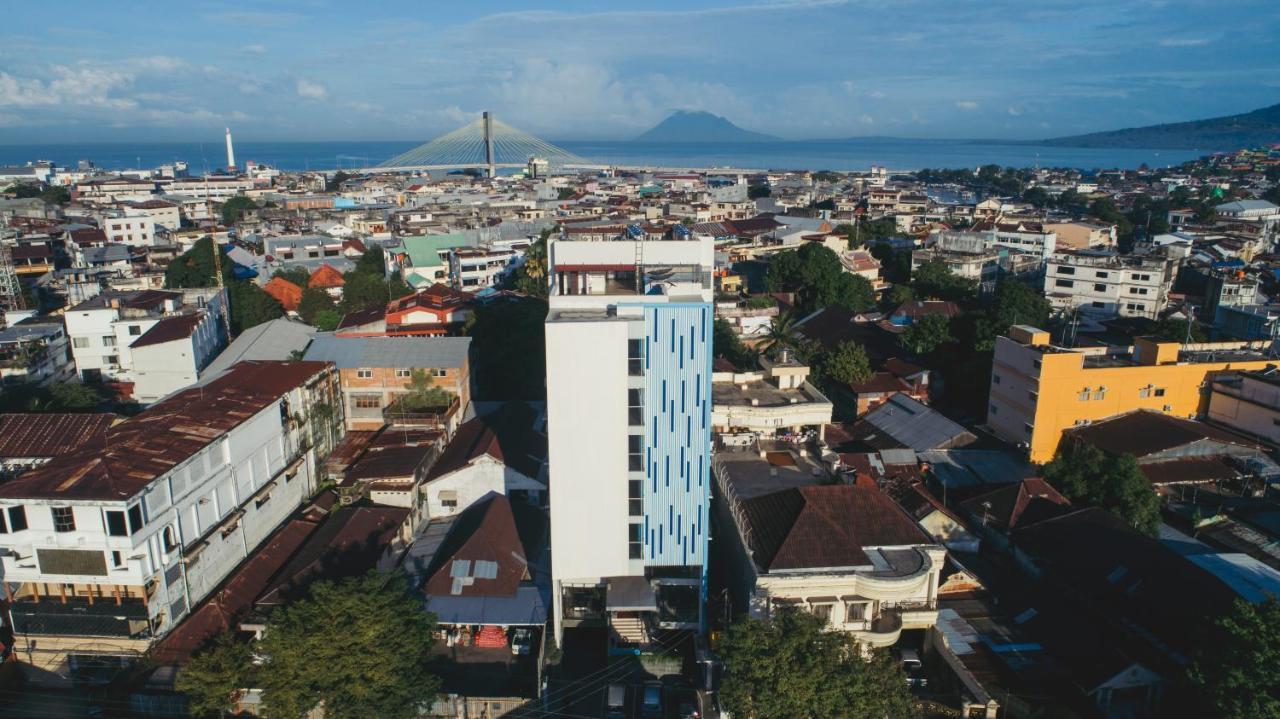 Genio Hotel Manado Exterior photo