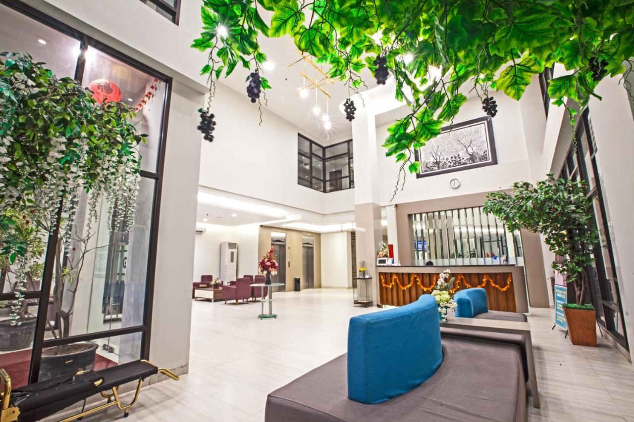 Genio Hotel Manado Exterior photo