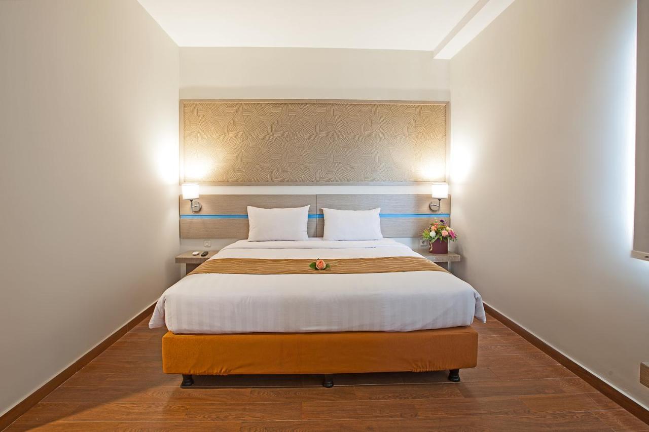 Genio Hotel Manado Exterior photo